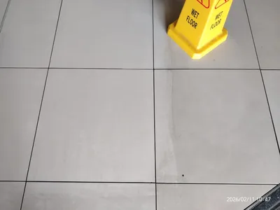 Large-format tiles with a streak-free finish